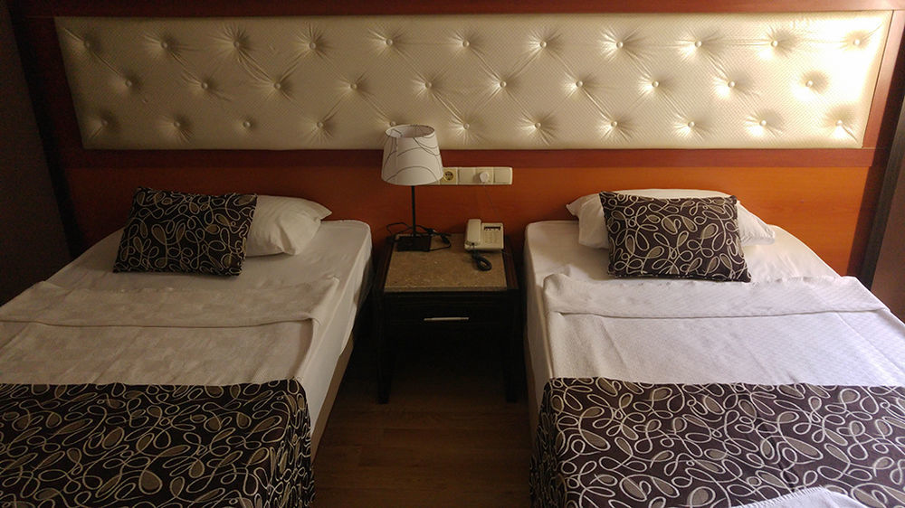 Azalea Apart Hotell 2*