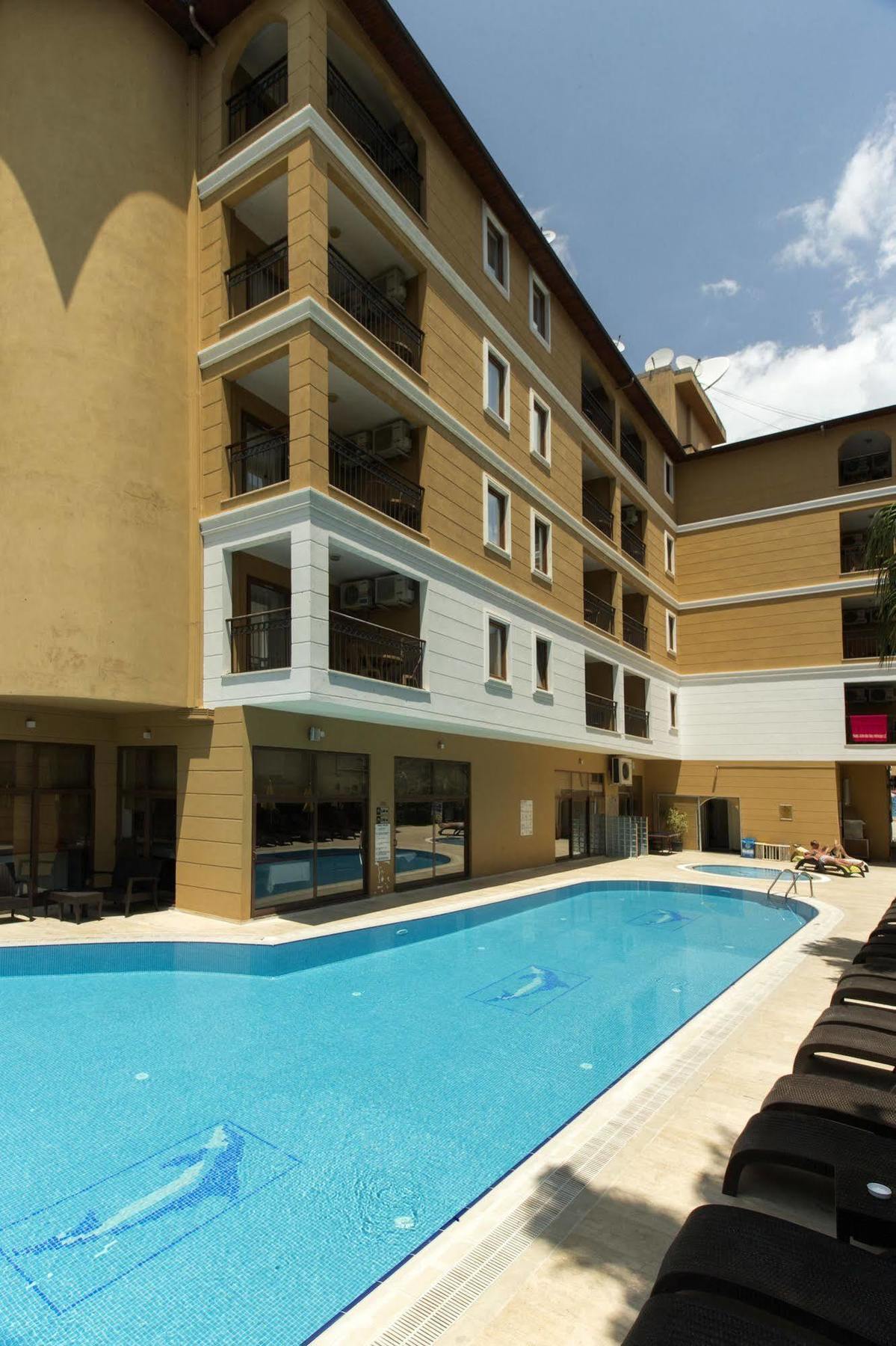 Azalea Apart Hotell 2*
